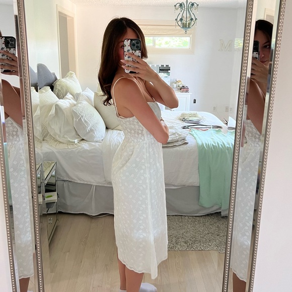 Floral stitched white midi dress - Picture 2 of 3